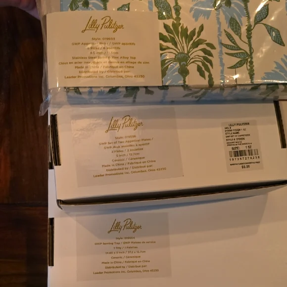 Lilly Pulitzer Green and Blue Dining Bar Set - Picture 6 of 6